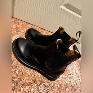 Dr. Martens 2976 Smooth Leather Chelsea Boots. Ladies size 10. Black.